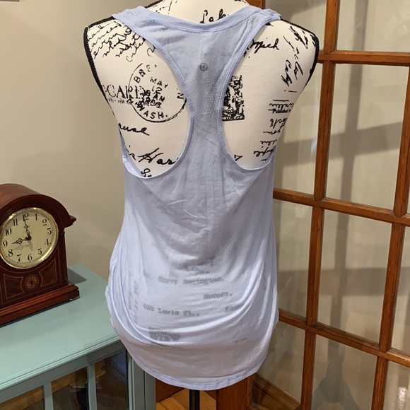 Lululemon Yogi Periwinkle Patterned Racerback Tank w/ Pocket, Size 6 - Picture 2 of 6